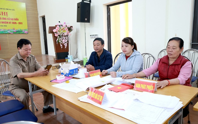 BÍ THƯ ĐẢNG ỦY XÃ TRUNG GIÃ KIỂM TRA CÔNG TÁC CHUẨN BỊ BẦU CỬ TẠI CÁC KHU VỰC BỎ PHIẾU- Ảnh 8.