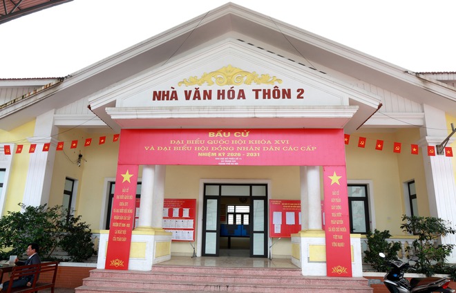 BÍ THƯ ĐẢNG ỦY XÃ TRUNG GIÃ KIỂM TRA CÔNG TÁC CHUẨN BỊ BẦU CỬ TẠI CÁC KHU VỰC BỎ PHIẾU- Ảnh 3.