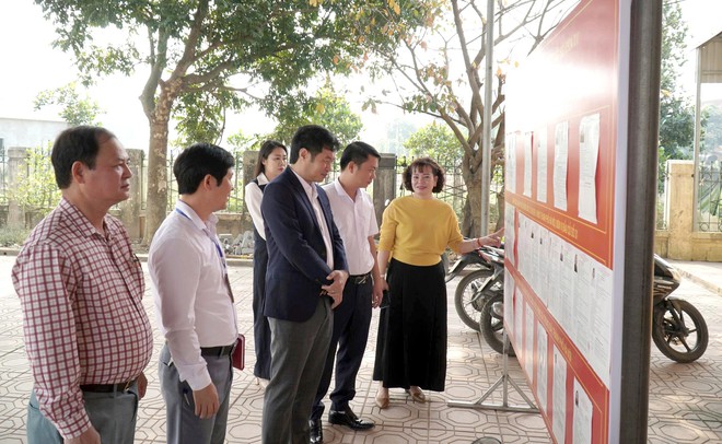 ĐỒNG CHÍ NGUYỄN BÁ HOÀNG – PHÓ BÍ THƯ ĐẢNG ỦY, CHỦ TỊCH UBND XÃ KIỂM TRA CÔNG TÁC CHUẨN BỊ BẦU CỬ TẠI ĐƠN VỊ BẦU CỬ SỐ 5 VÀ SỐ 6- Ảnh 8.