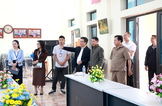 BÍ THƯ ĐẢNG ỦY XÃ TRUNG GIÃ KIỂM TRA CÔNG TÁC CHUẨN BỊ BẦU CỬ TẠI CÁC KHU VỰC BỎ PHIẾU- Ảnh 11.