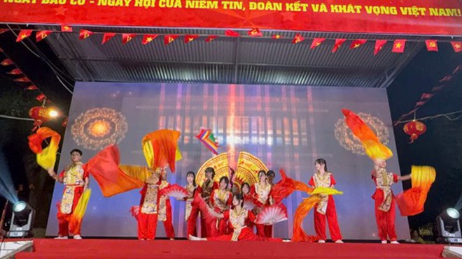 Khương Đình: Lan tỏa khí thế bầu cử qua đêm văn nghệ “Ngày hội non sông”- Ảnh 4.