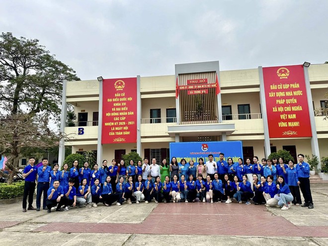 TUỔI TRẺ TRUNG GIÃ RA QUÂN TUYÊN TRUYỀN LƯU ĐỘNG CHÀO MỪNG NGÀY BẦU CỬ - Ảnh 3.