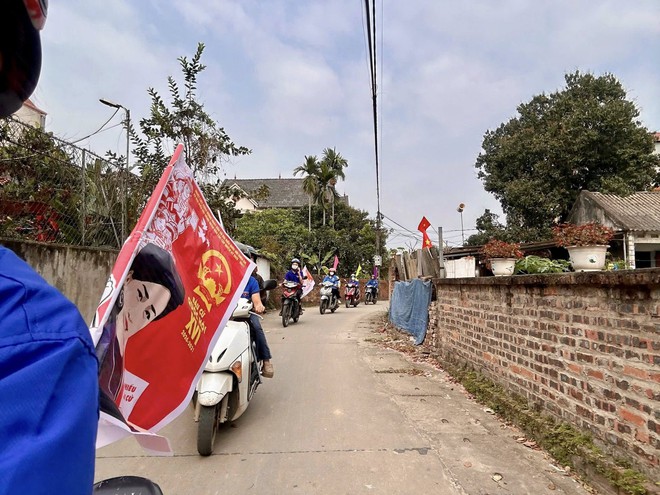 TUỔI TRẺ TRUNG GIÃ RA QUÂN TUYÊN TRUYỀN LƯU ĐỘNG CHÀO MỪNG NGÀY BẦU CỬ - Ảnh 6.