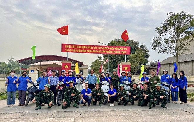 TUỔI TRẺ TRUNG GIÃ RA QUÂN TUYÊN TRUYỀN LƯU ĐỘNG CHÀO MỪNG NGÀY BẦU CỬ - Ảnh 11.