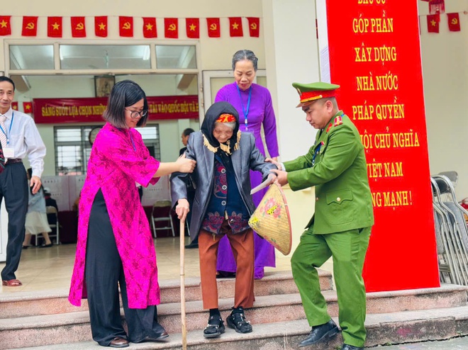 36 khu vực bỏ phiếu trên địa bàn phường Kiến đồng loạt khai mạc bầu cử Quốc hội khóa XVI và HĐND các cấp nhiệm kỳ 2026- 2031- Ảnh 9.