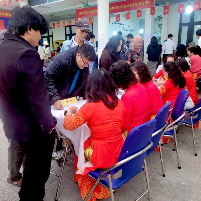 Khương Đình: Hơn 85% cử tri đã tham gia bỏ phiếu tính đến 12h ngày 15-3- Ảnh 3.