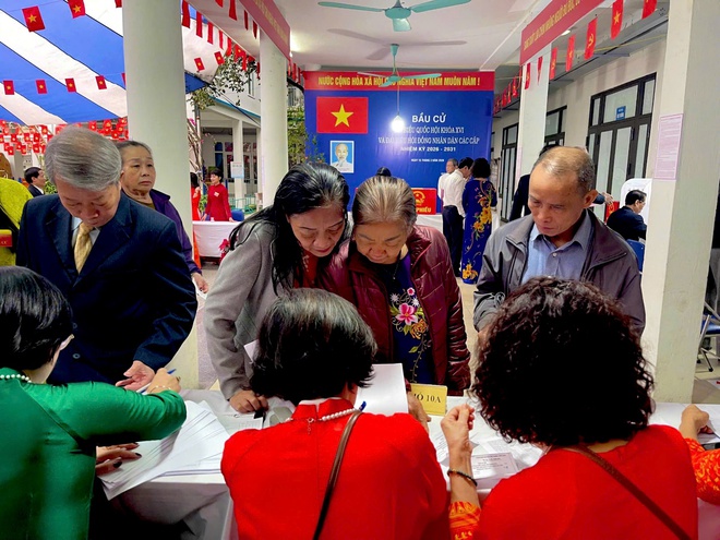 Khương Đình: Hơn 85% cử tri đã tham gia bỏ phiếu tính đến 12h ngày 15-3- Ảnh 5.