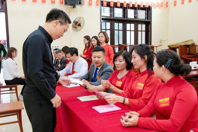 XÃ HỒNG VÂN TĂNG TỐC CUỐI GIỜ, ĐẾN 17h00: 97,5% CỬ TRI ĐÃ BỎ PHIẾU, 17 KHU VỰC ĐẠT 100%- Ảnh 4.