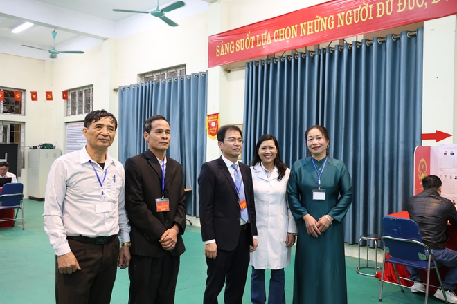 Nhiều khu vực bỏ phiếu phường Kiến Hưng đạt 100% cử tri đi bầu cử- Ảnh 6.