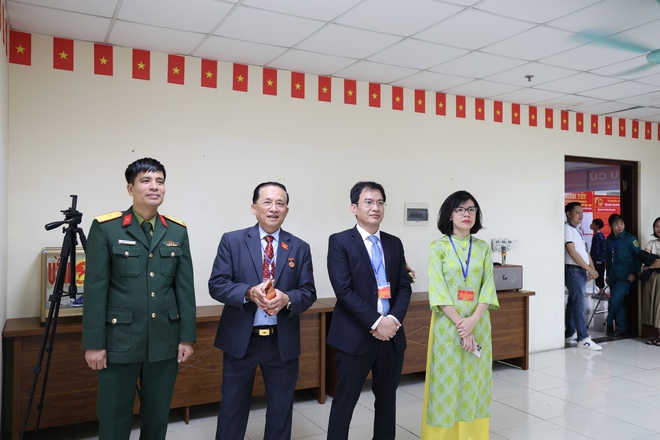 Nhiều khu vực bỏ phiếu phường Kiến Hưng đạt 100% cử tri đi bầu cử- Ảnh 13.