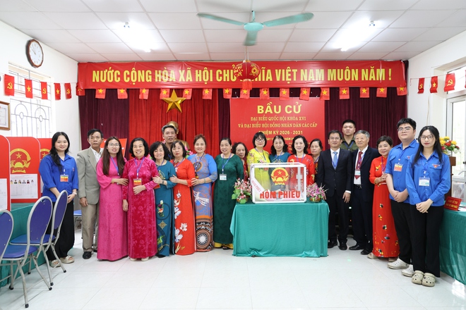 Nhiều khu vực bỏ phiếu phường Kiến Hưng đạt 100% cử tri đi bầu cử- Ảnh 15.