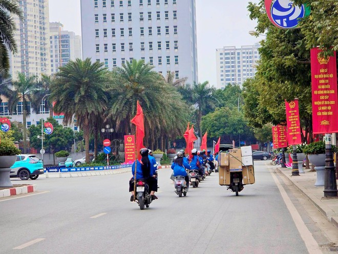 Tuổi trẻ Hà Đông ra quân vệ sinh môi trường và tuyên truyền lưu động về bầu cử- Ảnh 5.