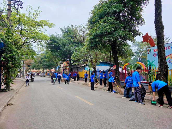 Tuổi trẻ Hà Đông ra quân vệ sinh môi trường và tuyên truyền lưu động về bầu cử- Ảnh 3.