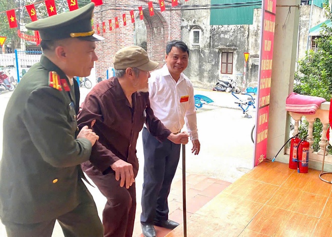 Công an xã Hồng Vân quyết tâm bảo vệ thành công cuộc bầu cử đại biểu Quốc hội khoá XVI và Hội đồng nhân dân các cấp, nhiệm kỳ 2026-2031 - Ảnh 9.