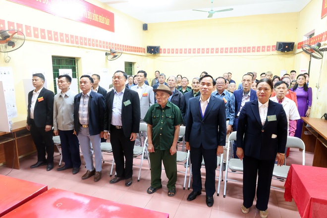 Hơn 33.000 cử tri tại xã Hòa Phú tham gia bỏ phiếu, đạt 99,44%

- Ảnh 1.