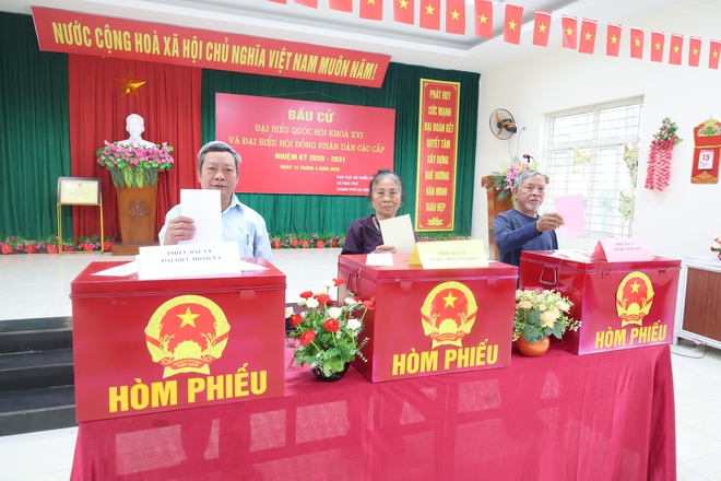 Hơn 33.000 cử tri tại xã Hòa Phú tham gia bỏ phiếu, đạt 99,44%

- Ảnh 5.