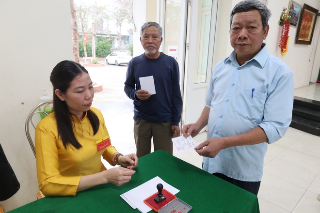 Hơn 33.000 cử tri tại xã Hòa Phú tham gia bỏ phiếu, đạt 99,44%

- Ảnh 6.