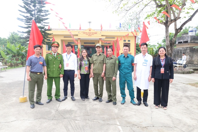 Hơn 33.000 cử tri tại xã Hòa Phú tham gia bỏ phiếu, đạt 99,44%

- Ảnh 7.