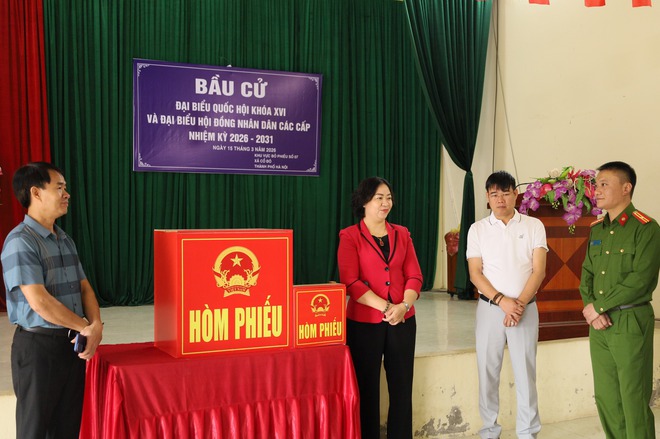 LÃNH ĐẠO XÃ CỔ ĐÔ KIỂM TRA CÔNG TÁC CHUẨN BỊ BẦU CỬ TẠI MỘT SỐ KHU VỰC BỎ PHIẾU TRÊN ĐỊA BÀN- Ảnh 1.