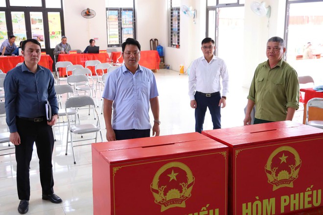 LÃNH ĐẠO XÃ CỔ ĐÔ KIỂM TRA CÔNG TÁC CHUẨN BỊ BẦU CỬ TẠI MỘT SỐ KHU VỰC BỎ PHIẾU TRÊN ĐỊA BÀN- Ảnh 3.