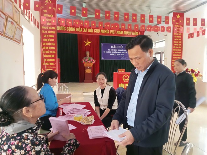 THƯỜNG TRỰC ĐẢNG ỦY XÃ CỔ ĐÔ KIỂM TRA CÔNG TÁC CHUẨN BỊ BẦU CỬ TẠI CÁC KHU VỰC BỎ PHIẾU TRÊN ĐỊA BÀN- Ảnh 3.