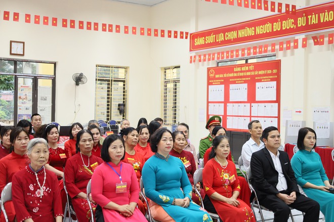 LÃNH ĐẠO XÃ CỔ ĐÔ DỰ KHAI MẠC BẦU CỬ TẠI CÁC KHU VỰC BỎ PHIẾU TRÊN ĐỊA BÀN- Ảnh 1.