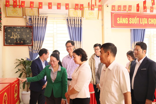 ĐOÀN GIÁM SÁT SỐ 06 CỦA ỦY BAN MTTQ VIỆT NAM THÀNH PHỐ HÀ NỘIKIỂM TRA CÔNG TÁC BẦU CỬ TRÊN ĐỊA BÀN XÃ CỔ ĐÔ- Ảnh 4.