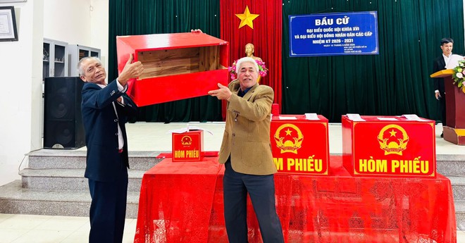 LÃNH ĐẠO XÃ CỔ ĐÔ DỰ KHAI MẠC BẦU CỬ TẠI CÁC KHU VỰC BỎ PHIẾU TRÊN ĐỊA BÀN- Ảnh 3.