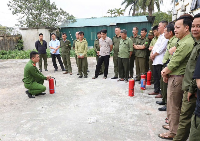 Xã Hồng Vân tập huấn công tác phòng cháy, chữa cháy cho lực lượng tham gia bảo vệ an ninh, trật tự ở cơ sở.- Ảnh 10.