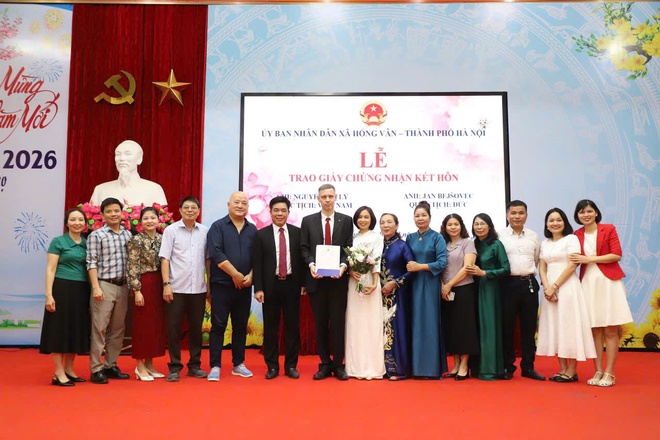 Xã Hồng Vân trao Giấy đăng ký kết hôn cho người có quốc tịch nước ngoài- Ảnh 4.