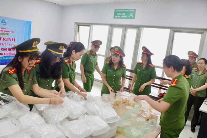 Trao tặng suất ăn miễn phí cho bệnh nhân điều trị nội trú tại bệnh viện Đa khoa Thường Tín- Ảnh 4.