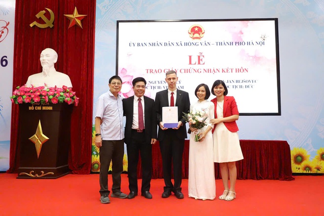 Xã Hồng Vân trao Giấy đăng ký kết hôn cho người có quốc tịch nước ngoài- Ảnh 5.