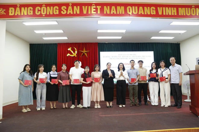 Bế giảng lớp bồi dưỡng lý luận chính trị dành cho đảng viên mới khóa I năm 2026- Ảnh 2.