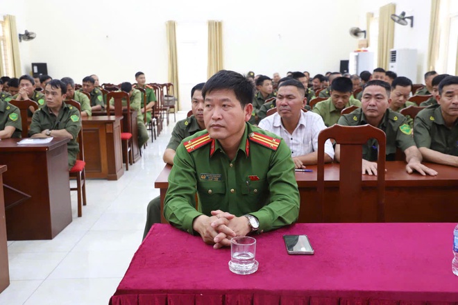 Xã Hồng Vân tập huấn công tác phòng cháy, chữa cháy cho lực lượng tham gia bảo vệ an ninh, trật tự ở cơ sở.- Ảnh 1.