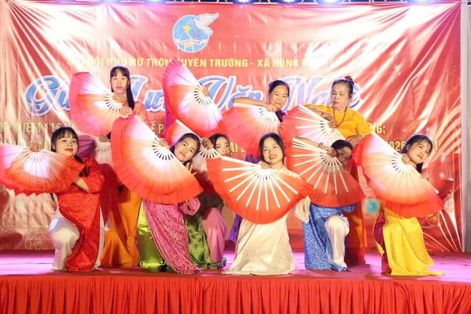 Chi hội phụ nữ Thôn Duyên Trường: giao lưu văn nghệ và tổ chức thi kéo co chào mừng Ngày Quốc tế Phụ nữ 8/3 và cuộc bầu cử đại biểu Quốc hội và Hội đồng nhân dân các cấp- Ảnh 4.