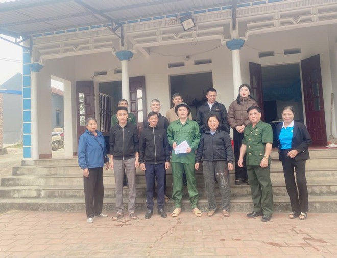 THẮM TÌNH QUÂN- DÂN: CÁC THÔN TRÊN ĐỊA BÀN XÃ TRUNG GIÃ ĐỘNG VIÊN TÂN BINH LÊN ĐƯỜNG NHẬP NGŨ- Ảnh 9.