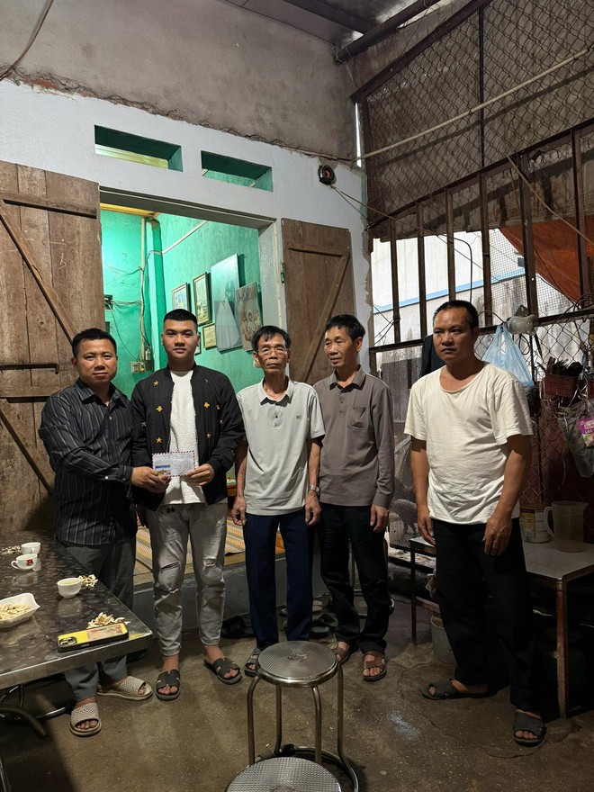 THẮM TÌNH QUÂN- DÂN: CÁC THÔN TRÊN ĐỊA BÀN XÃ TRUNG GIÃ ĐỘNG VIÊN TÂN BINH LÊN ĐƯỜNG NHẬP NGŨ- Ảnh 3.