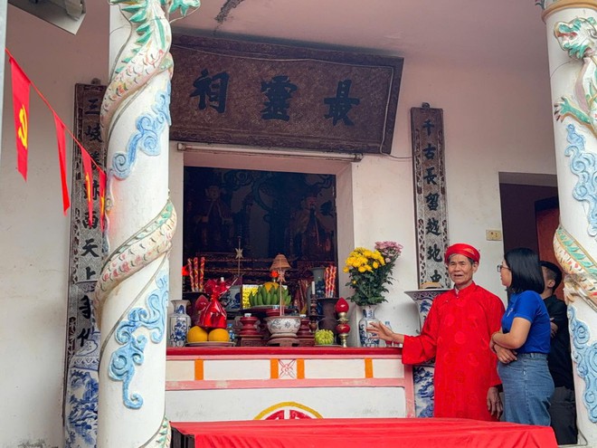 Ban Chấp hành Đoàn xã Hòa Phú tổ chức chuyến tham quan, tìm hiểu di tích lịch sử tại Đình làng Lưu Xá.- Ảnh 1.