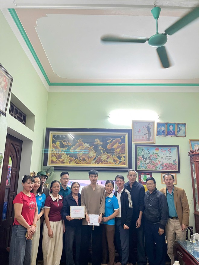 THẮM TÌNH QUÂN- DÂN: CÁC THÔN TRÊN ĐỊA BÀN XÃ TRUNG GIÃ ĐỘNG VIÊN TÂN BINH LÊN ĐƯỜNG NHẬP NGŨ- Ảnh 4.