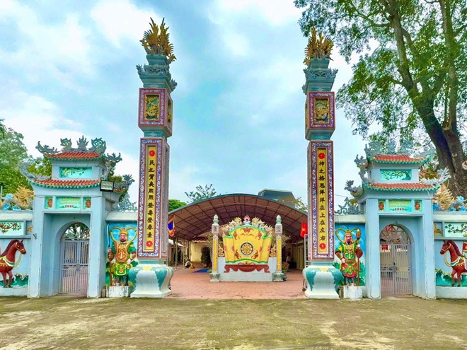 Ban Chấp hành Đoàn xã Hòa Phú tổ chức chuyến tham quan, tìm hiểu di tích lịch sử tại Đình làng Lưu Xá.- Ảnh 5.