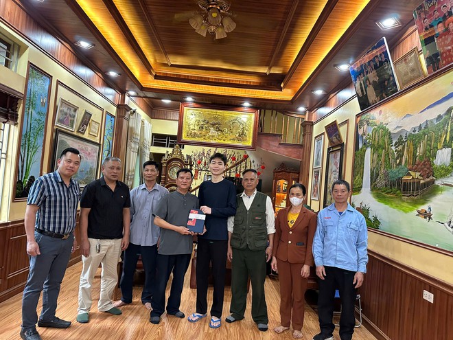 THẮM TÌNH QUÂN- DÂN: CÁC THÔN TRÊN ĐỊA BÀN XÃ TRUNG GIÃ ĐỘNG VIÊN TÂN BINH LÊN ĐƯỜNG NHẬP NGŨ- Ảnh 2.