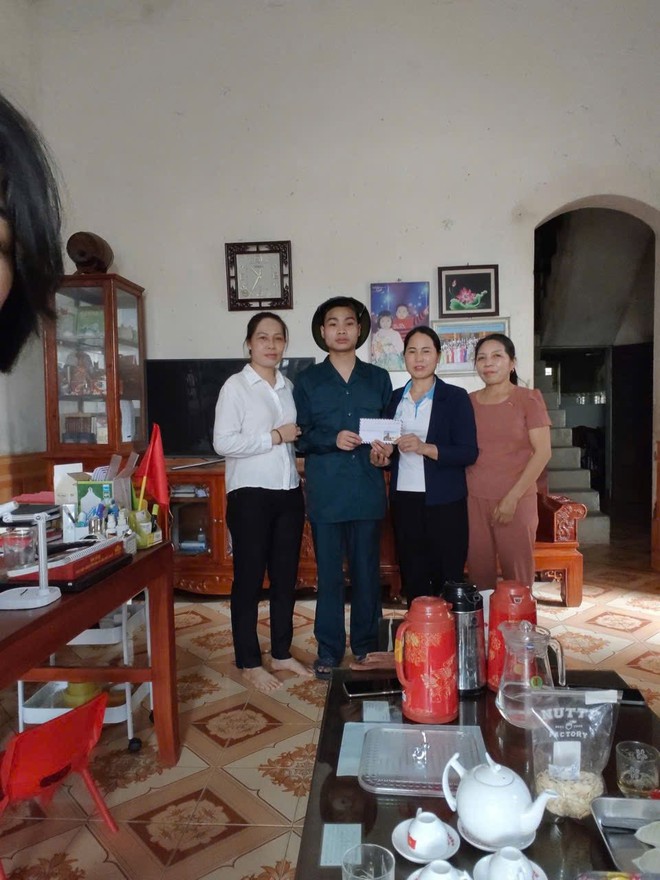 THẮM TÌNH QUÂN- DÂN: CÁC THÔN TRÊN ĐỊA BÀN XÃ TRUNG GIÃ ĐỘNG VIÊN TÂN BINH LÊN ĐƯỜNG NHẬP NGŨ- Ảnh 8.