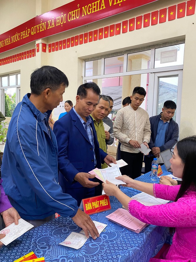 Cử tri xã Trung Giã nô nức tham gia Ngày hội nôn sông - ngày bầu cử đại biểu Quốc hội khóa XVI và đại biểu HĐND các cấp nhiệm kỳ 2026-2031- Ảnh 5.