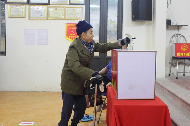 Cử tri xã Trung Giã nô nức tham gia Ngày hội nôn sông - ngày bầu cử đại biểu Quốc hội khóa XVI và đại biểu HĐND các cấp nhiệm kỳ 2026-2031- Ảnh 9.