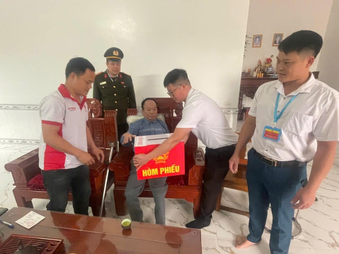 TRUNG GIÃ ĐẢM BẢO QUYỀN BẦU CỬ CHO CỬ TRI CAO TUỔI, YẾU THẾ- Ảnh 3.