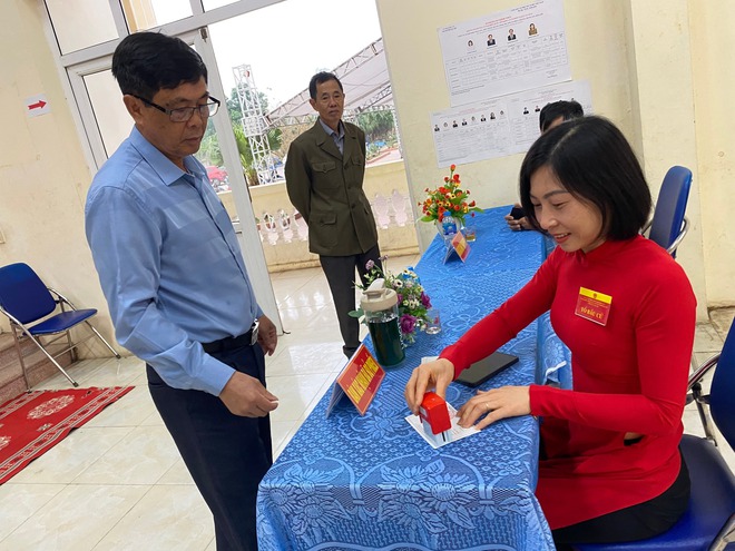 Cử tri xã Trung Giã nô nức tham gia Ngày hội nôn sông - ngày bầu cử đại biểu Quốc hội khóa XVI và đại biểu HĐND các cấp nhiệm kỳ 2026-2031- Ảnh 10.