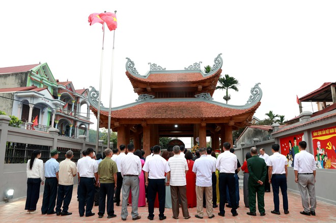 XÃ TRUNG GIÃ TỔ CHỨC LỄ DÂNG HƯƠNG KỶ NIỆM 93 NĂM THÀNH LẬP CHI BỘ TÂN YÊN VÀ 84 NĂM THÀNH LẬP CHI BỘ XUÂN BẢNG- Ảnh 5.