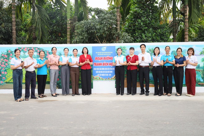 HỘI LIÊN HIỆP PHỤ NỮ XÃ CỔ ĐÔ KHÁNH THÀNH CÔNG TRÌNH ĐƯỜNG TRANH TƯỜNG BÍCH HỌA TẠI THÔN LA THƯỢNG- Ảnh 1.