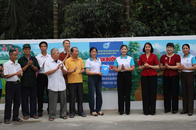 HỘI LIÊN HIỆP PHỤ NỮ XÃ CỔ ĐÔ KHÁNH THÀNH CÔNG TRÌNH ĐƯỜNG TRANH TƯỜNG BÍCH HỌA TẠI THÔN LA THƯỢNG- Ảnh 3.