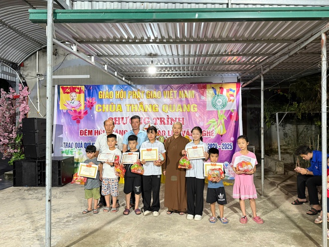 Ngọn lửa thiện lành từ mái chùa quê- Ảnh 2.